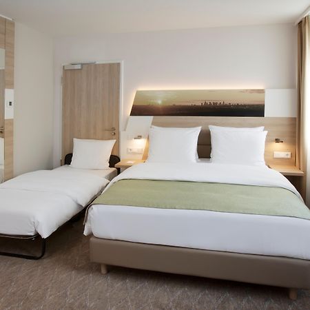 Holiday Inn Frankfurt Airport By Ihg Frankfurt am Main Exterior photo