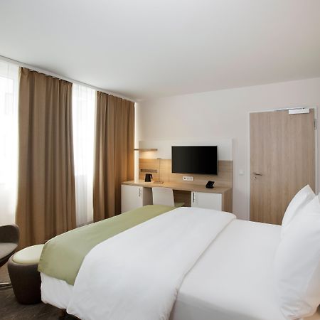 Holiday Inn Frankfurt Airport By Ihg Frankfurt am Main Exterior photo