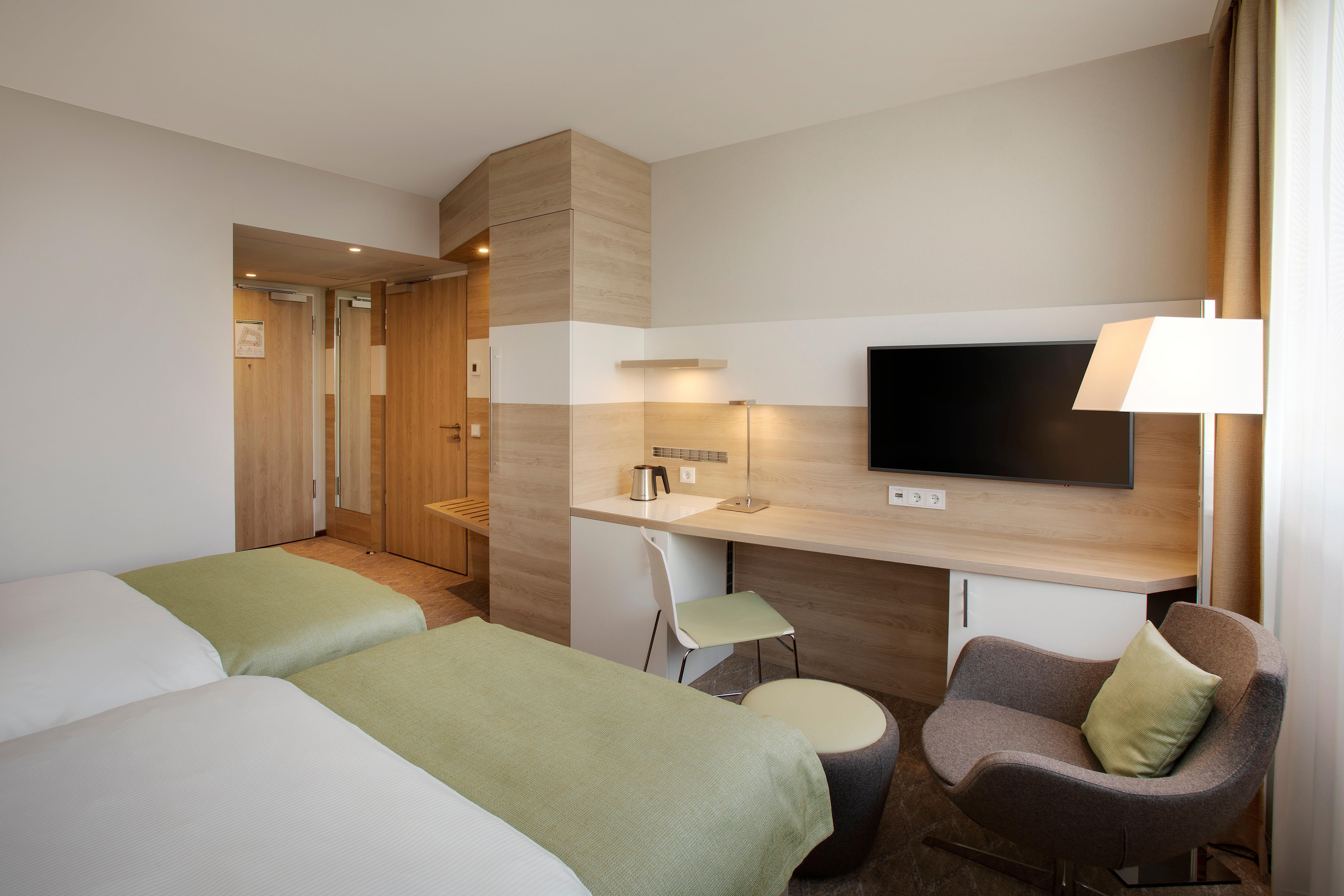 Holiday Inn Frankfurt Airport By Ihg Frankfurt am Main Exterior photo
