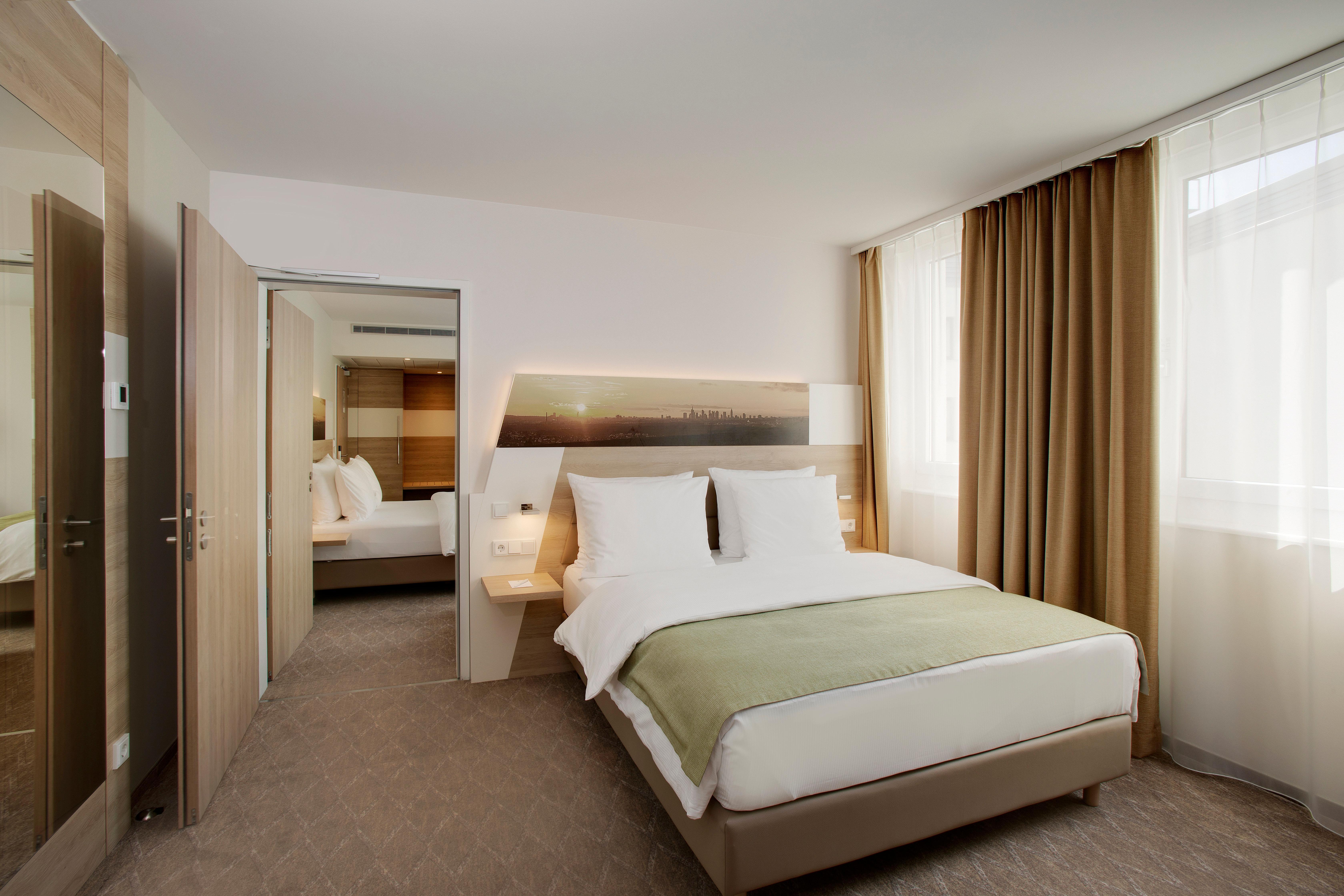 Holiday Inn Frankfurt Airport By Ihg Frankfurt am Main Exterior photo