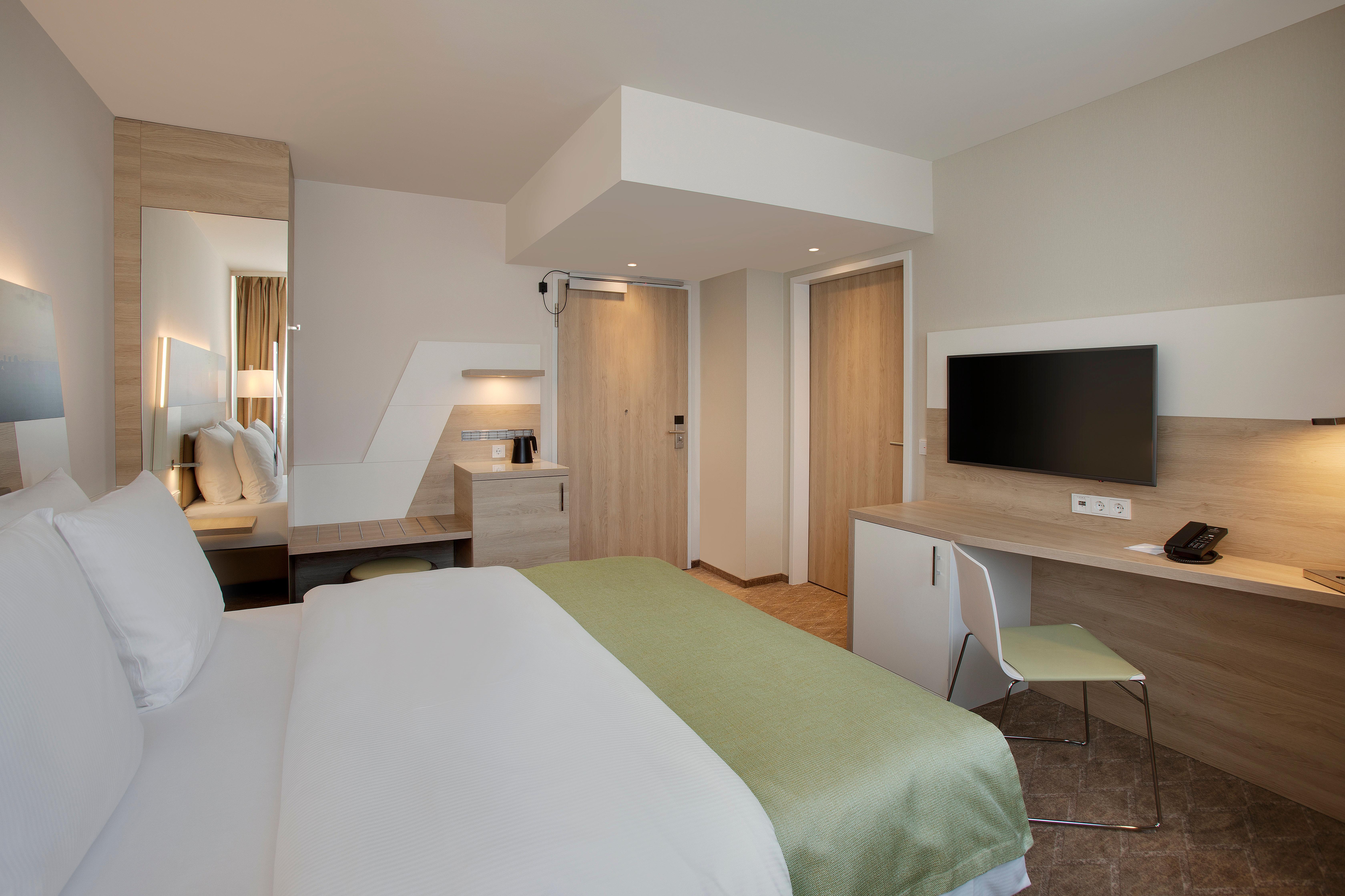 Holiday Inn Frankfurt Airport By Ihg Frankfurt am Main Exterior photo